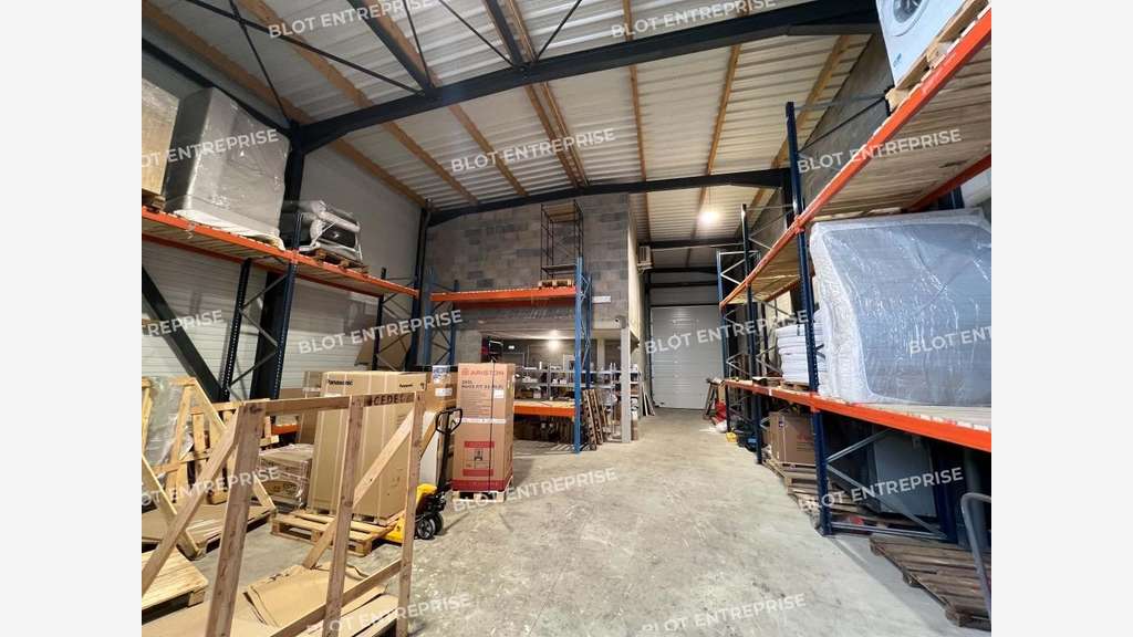 A louer cellule d'activités neuve 220m² à Noyal 