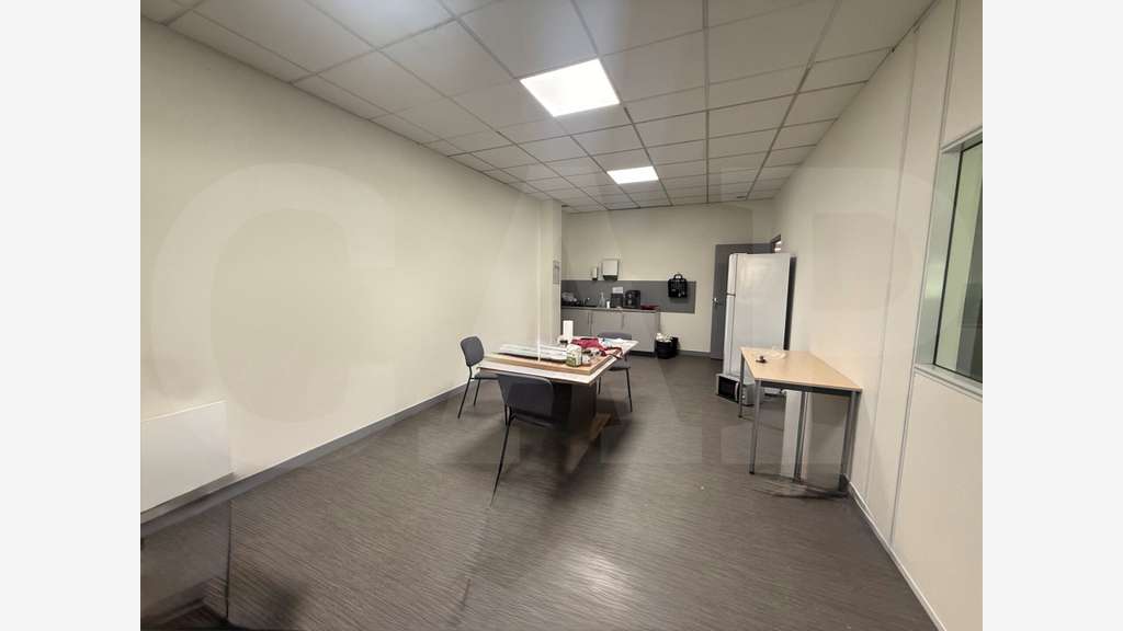 BÂTIMENT D’ACTIVITÉS INDÉPENDANT À LOUER – RENNES 