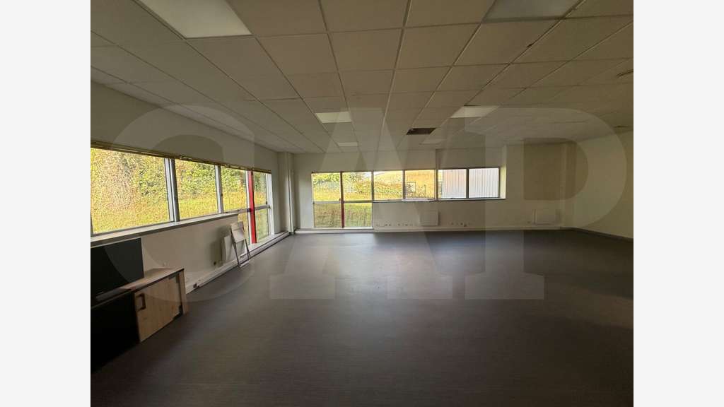 BÂTIMENT D’ACTIVITÉS INDÉPENDANT À LOUER – RENNES 