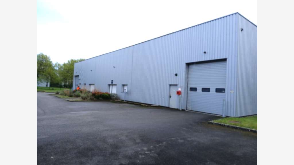 49 Ombrée d'Anjou, local d'activité 254 m² à louer