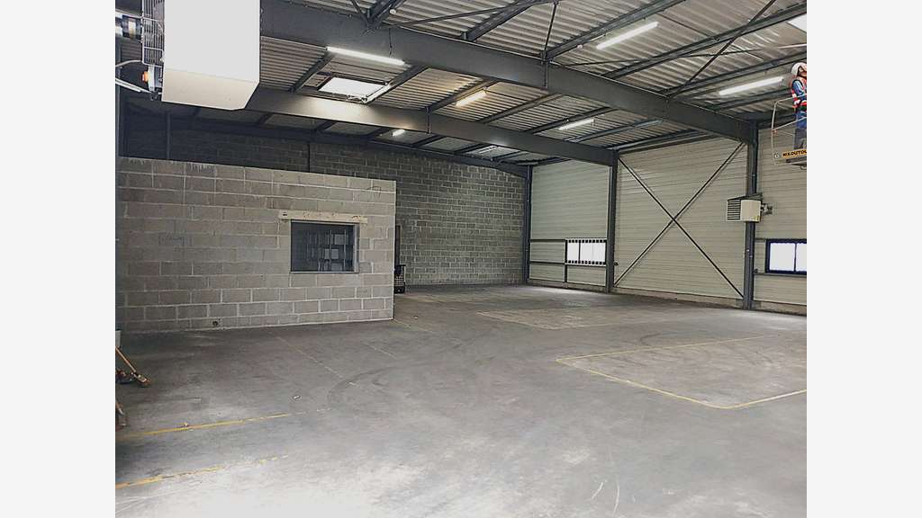 49 Ombrée d'Anjou, local d'activité 254 m² à louer