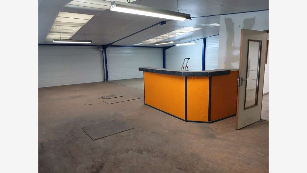 Local d'activité 435m² à louer à Ombrée d'Anjou