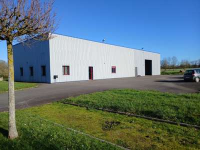 Local d'activité 435m² à louer à Ombrée d'Anjou