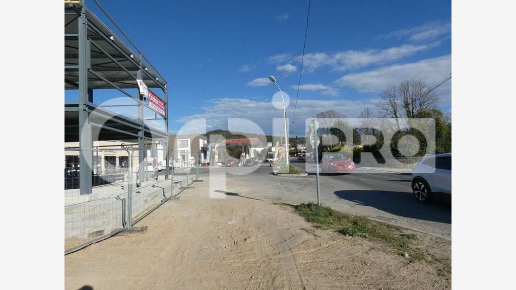 ORAISON - LOCAL COMMERCIAL à louer