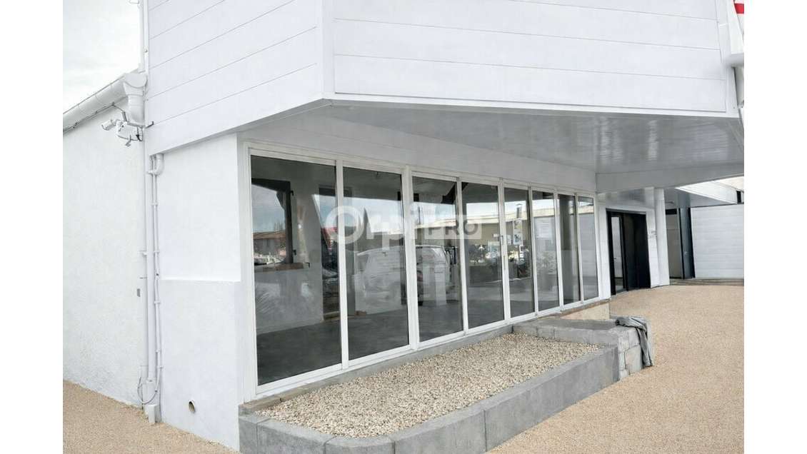 Loue local commercial 120m² Orange Zone Coudoulet