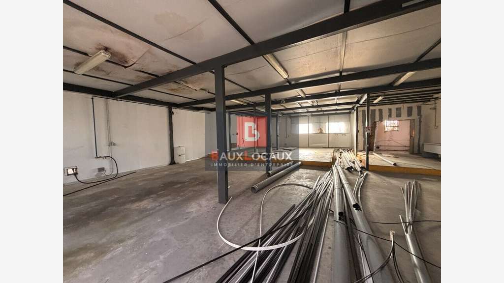 Local d'activité 320m² à louer à Orange Coudoulet 