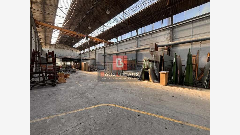 Local d'activité 320m² à louer à Orange Coudoulet 