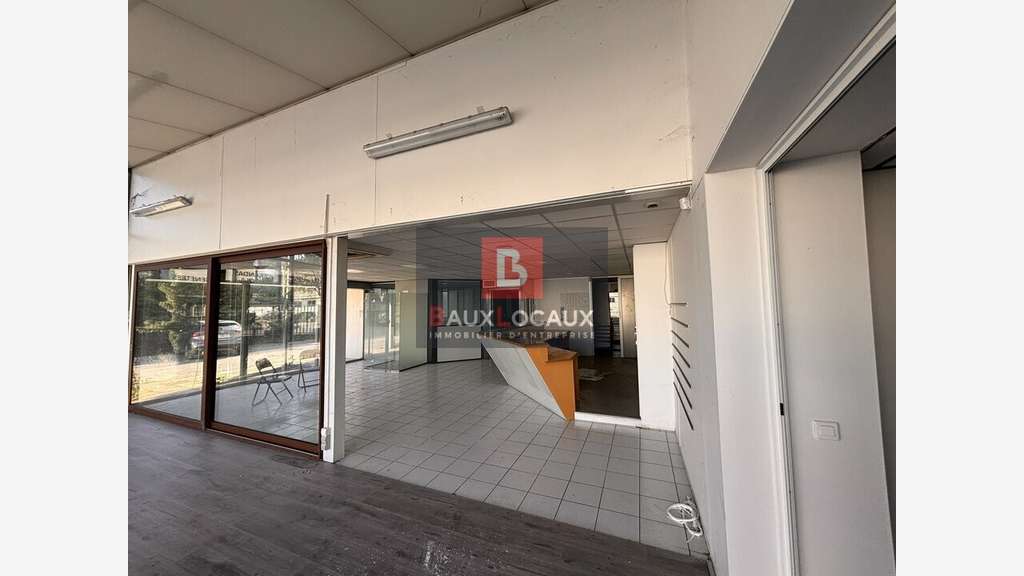 Local d'activité 320m² à louer à Orange Coudoulet 