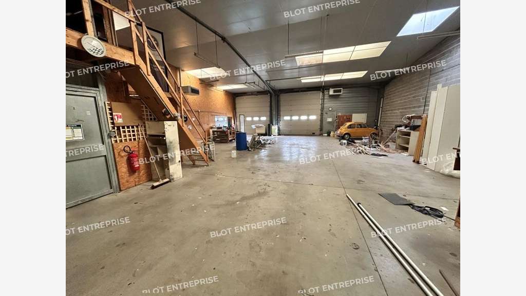 A louer local d'activités 800m² à Orgères