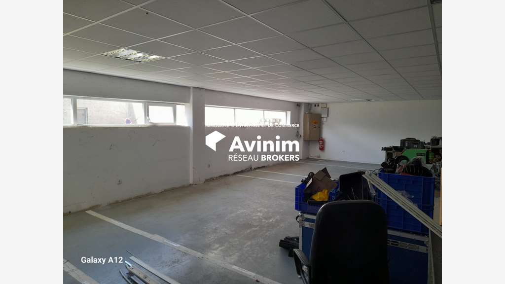 A louer local activité stockage 1290m² sud Orléans