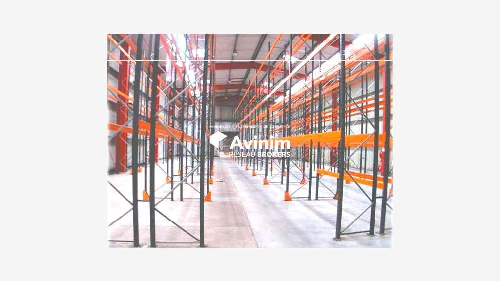 A louer local activité stockage 1290m² sud Orléans