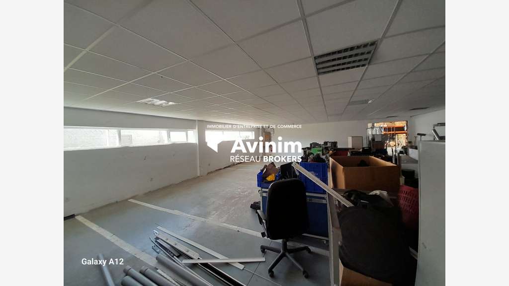 A louer local activité stockage 1290m² sud Orléans