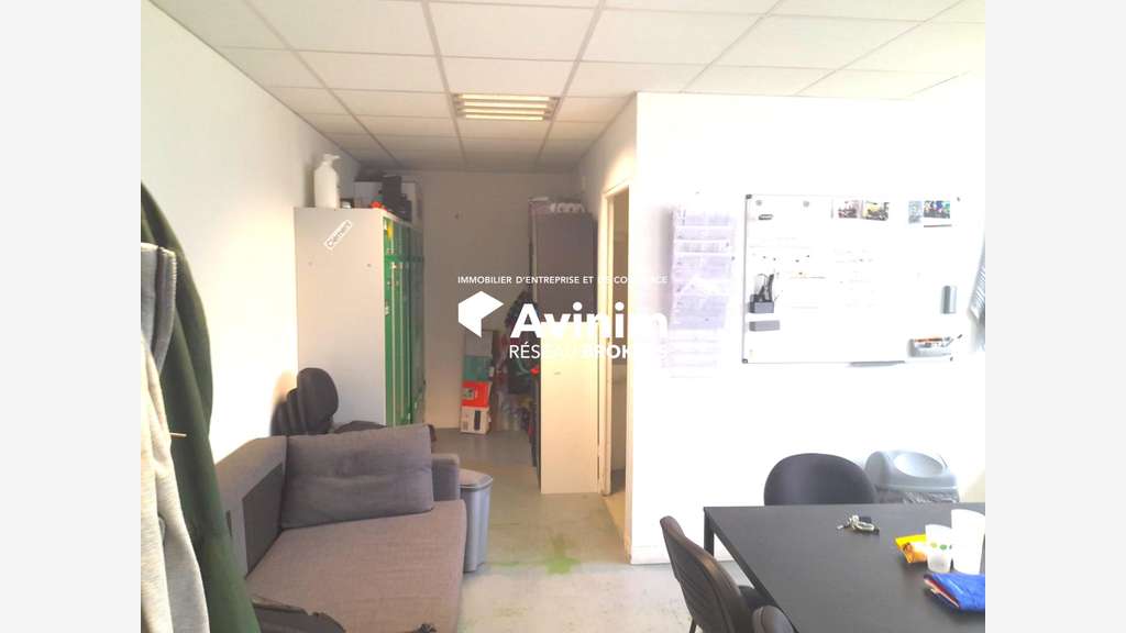A louer local activité stockage 1290m² sud Orléans