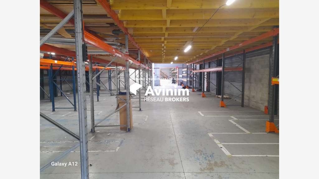A louer local activité stockage 1290m² sud Orléans