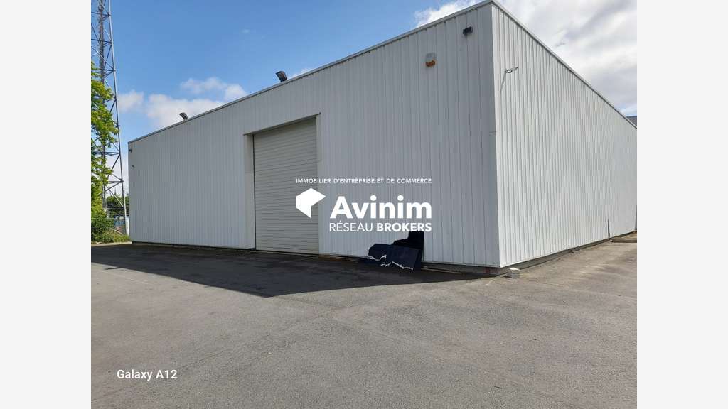A louer local activité stockage 1290m² sud Orléans