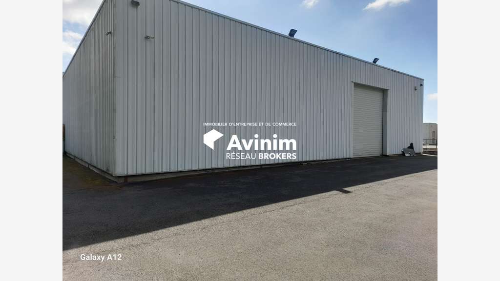 A louer local activité stockage 1290m² sud Orléans