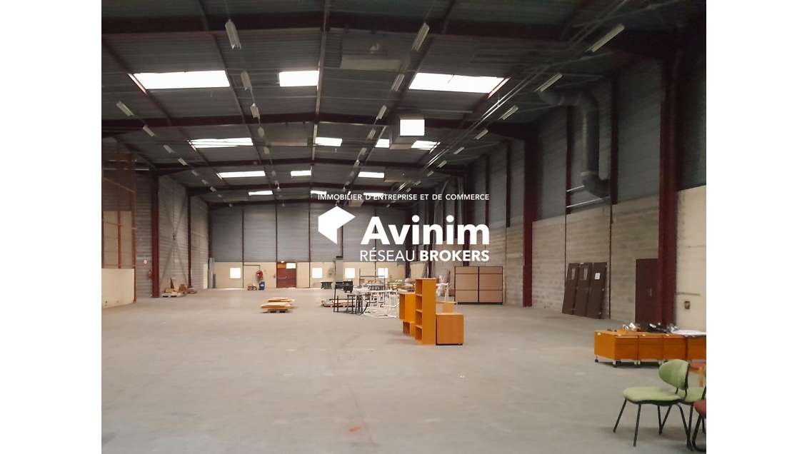 Entrepôt 1000m² à louer à Orléans