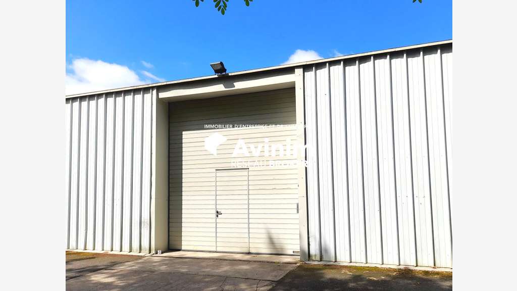 A louer beau local activité stockage 200m² Orléans