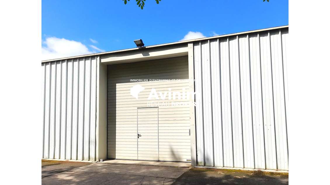 A louer beau local activité stockage 200m² Orléans