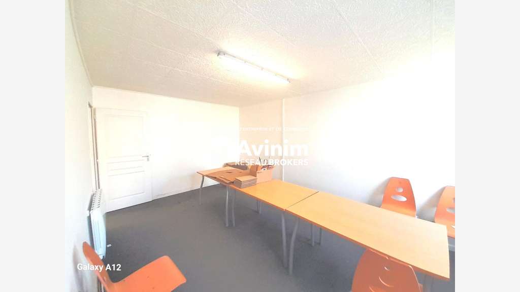 A louer beau local activité stockage 200m² Orléans
