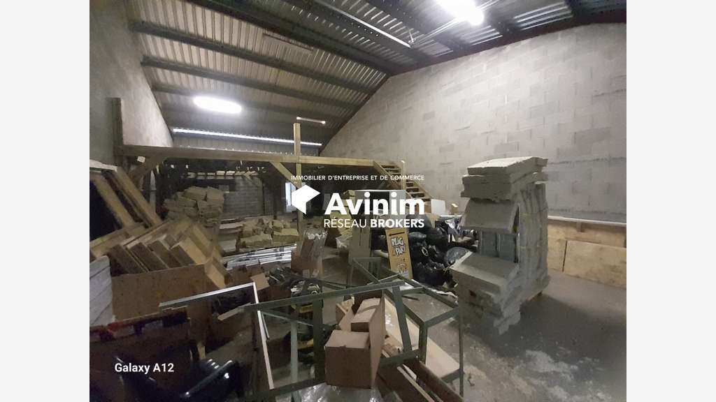 A louer beau local activité stockage 200m² Orléans