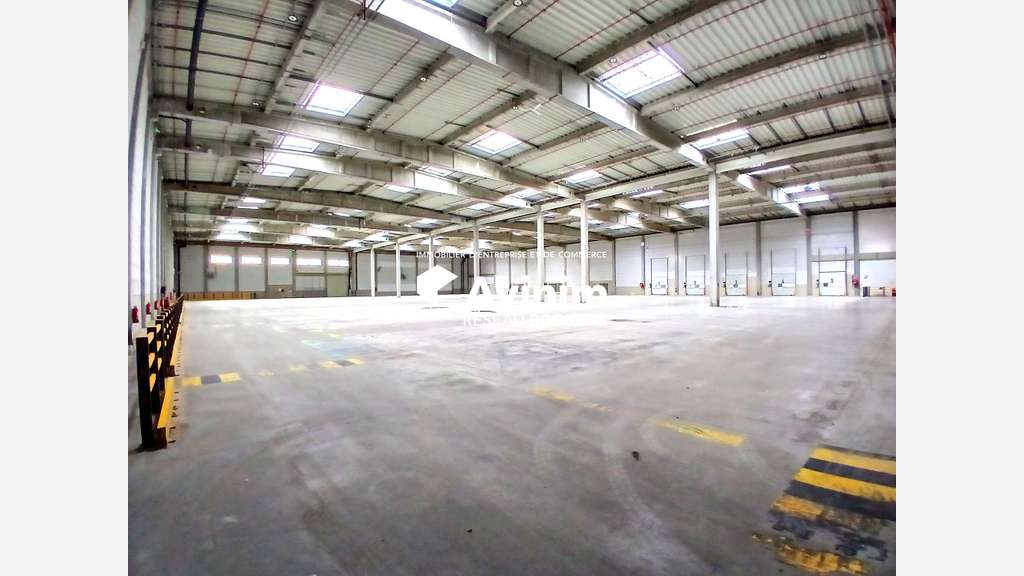 Plateforme logistique divisible à louer Orléans