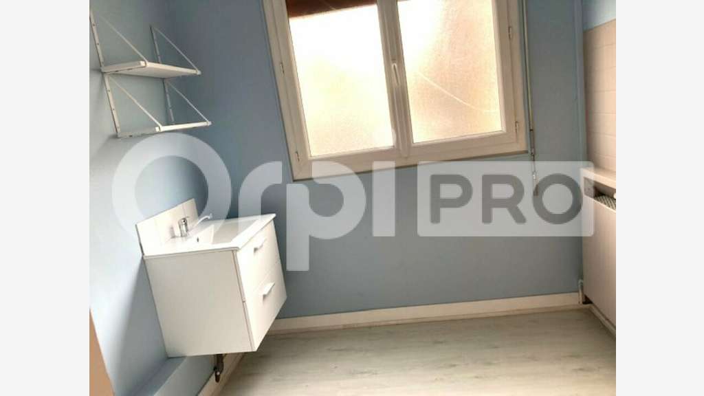 Loue local professionnel 65m² proche gare Orléans