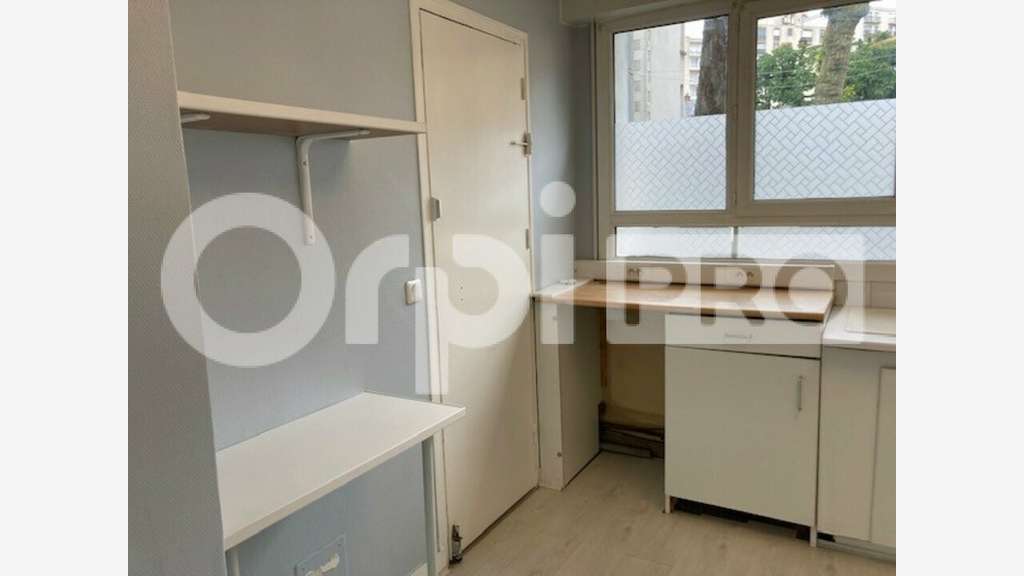 Loue local professionnel 65m² proche gare Orléans