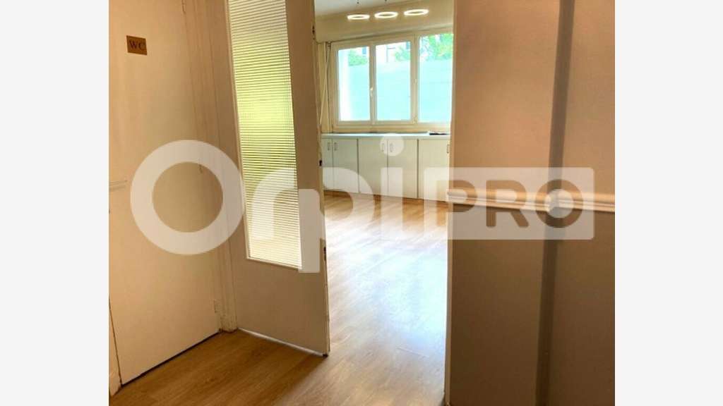 Loue local professionnel 65m² proche gare Orléans
