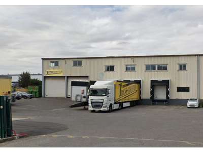 Location Locaux d'activités - Entrepôts à Ormes