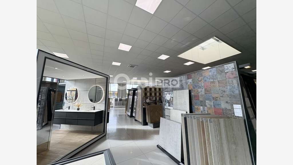 local commercial 800² à louer ZAC d'Ormes