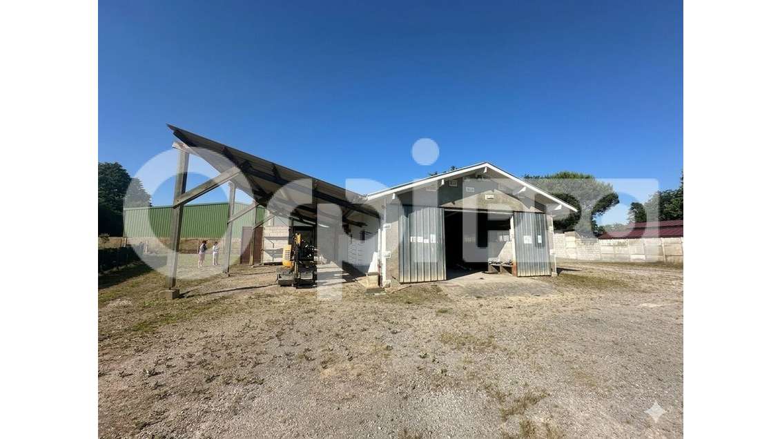 Entrepôt de 108m² à louer à Orthevielle
