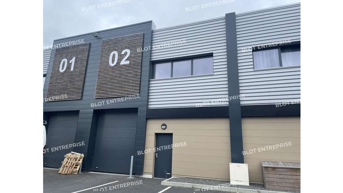 A louer locaux d'activités récent de 227m² Orvault