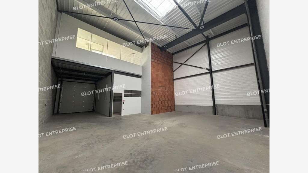 A louer locaux d'activités récent de 227m² Orvault