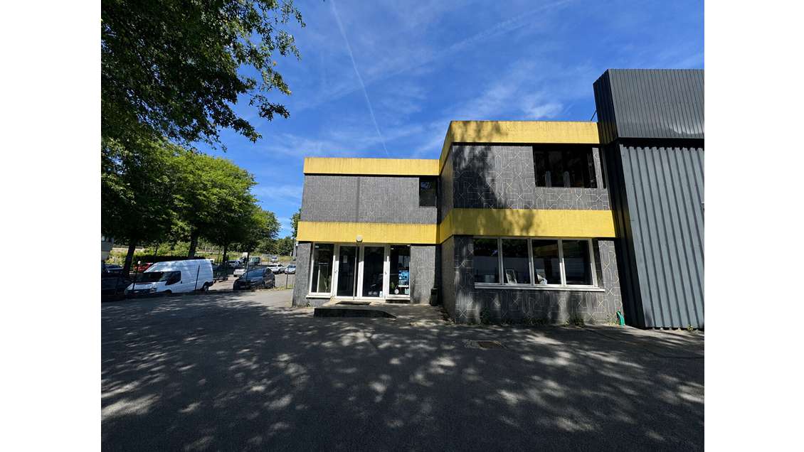 A LOUER : local d'activité 170 m2 : Agence
