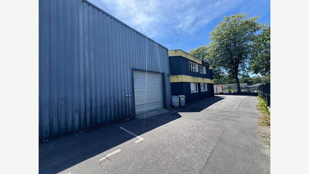 A louer local d'activité 170m² centre com Orvault
