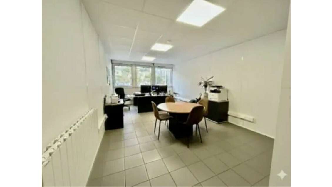 Local d'activité 503m² à louer à Oudalle