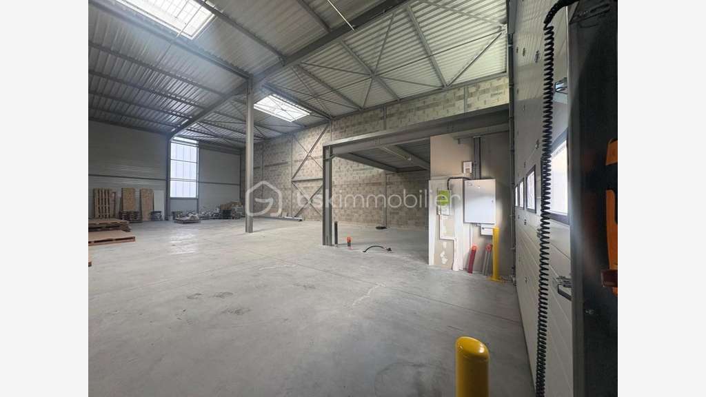 A louer local d'activité neuf de 350m² à Oullins