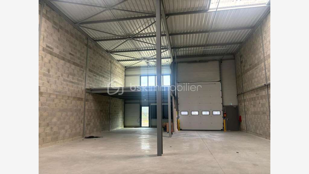 A louer local d'activité neuf de 350m² à Oullins