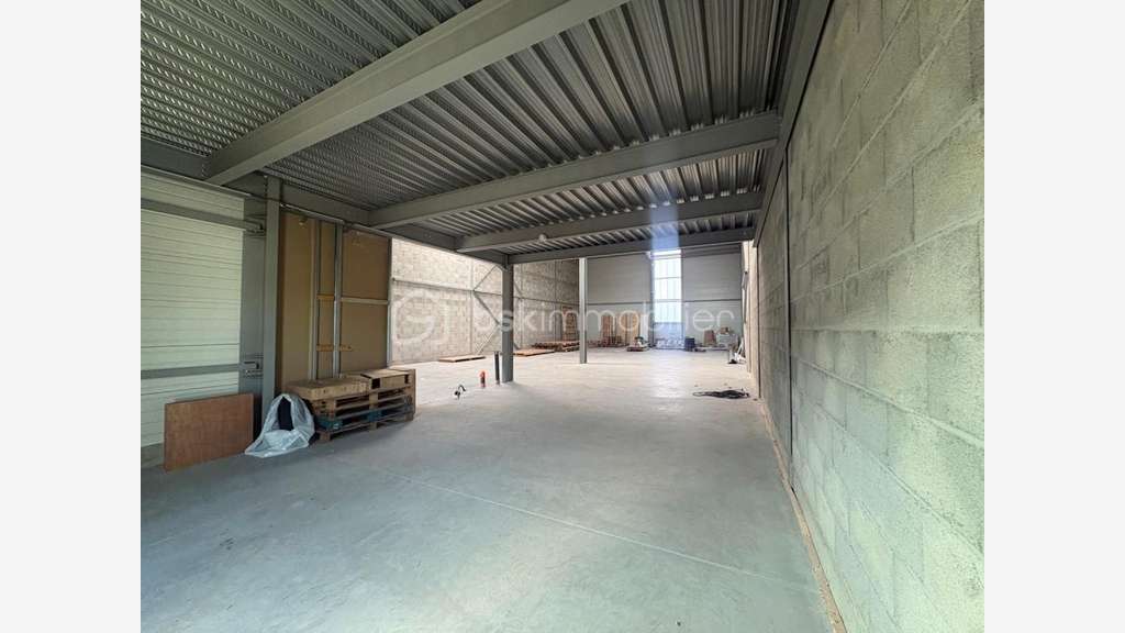 A louer local d'activité neuf de 350m² à Oullins