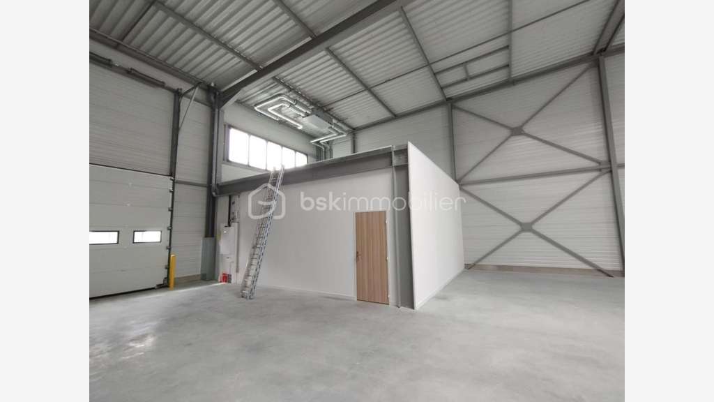 A louer local d'activité neuf de 323m² à Oullins
