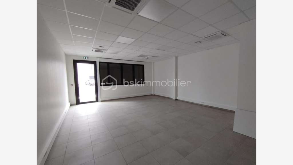 A louer local d'activité neuf de 323m² à Oullins