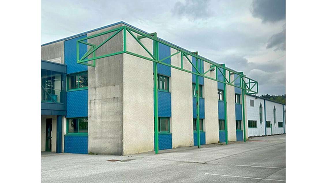 A louer local d'activités 9500m² ZI Oyonnax 