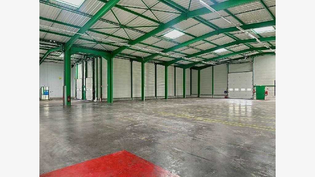 A louer local d'activités 9500m² ZI Oyonnax 