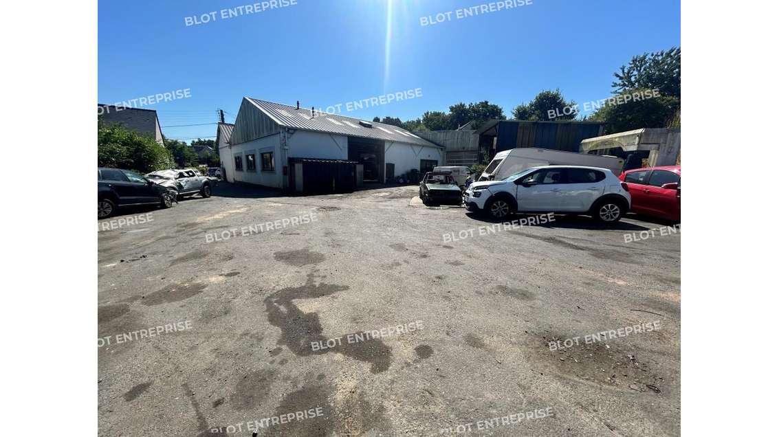 A louer local d'activités de 800m² à Pacé centre