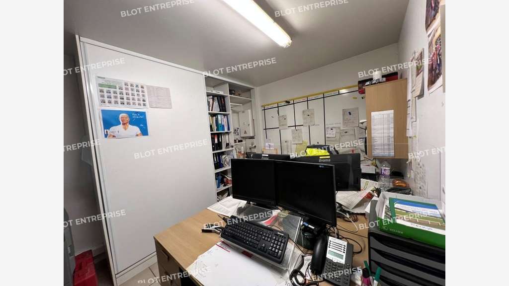 A louer entrepôt indépendant 950m² à Pacé 