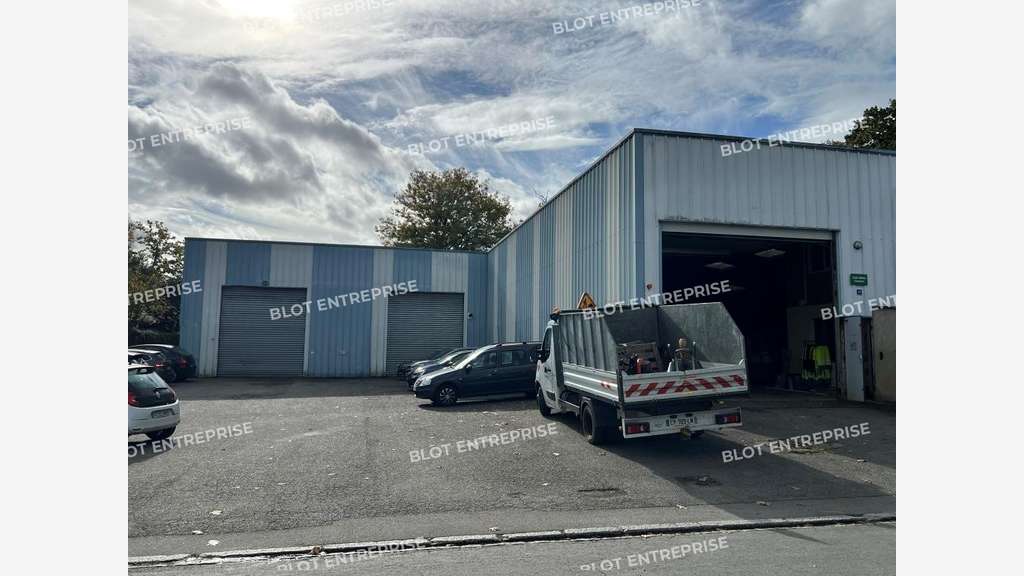 A louer entrepôt indépendant 950m² à Pacé 