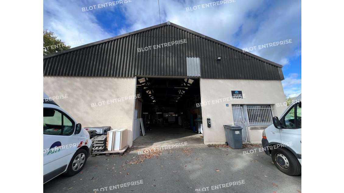 A louer entrepôt 500m² Pacé emplacement privilégié
