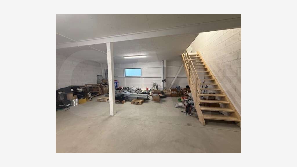 Cellule d’activités 212m² à louer à Pacé 