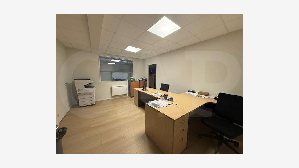 Cellule d’activités 212m² à louer à Pacé 